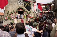 Destaque - Festa da Divina Santa Cruz leva milhares em viagem medieval